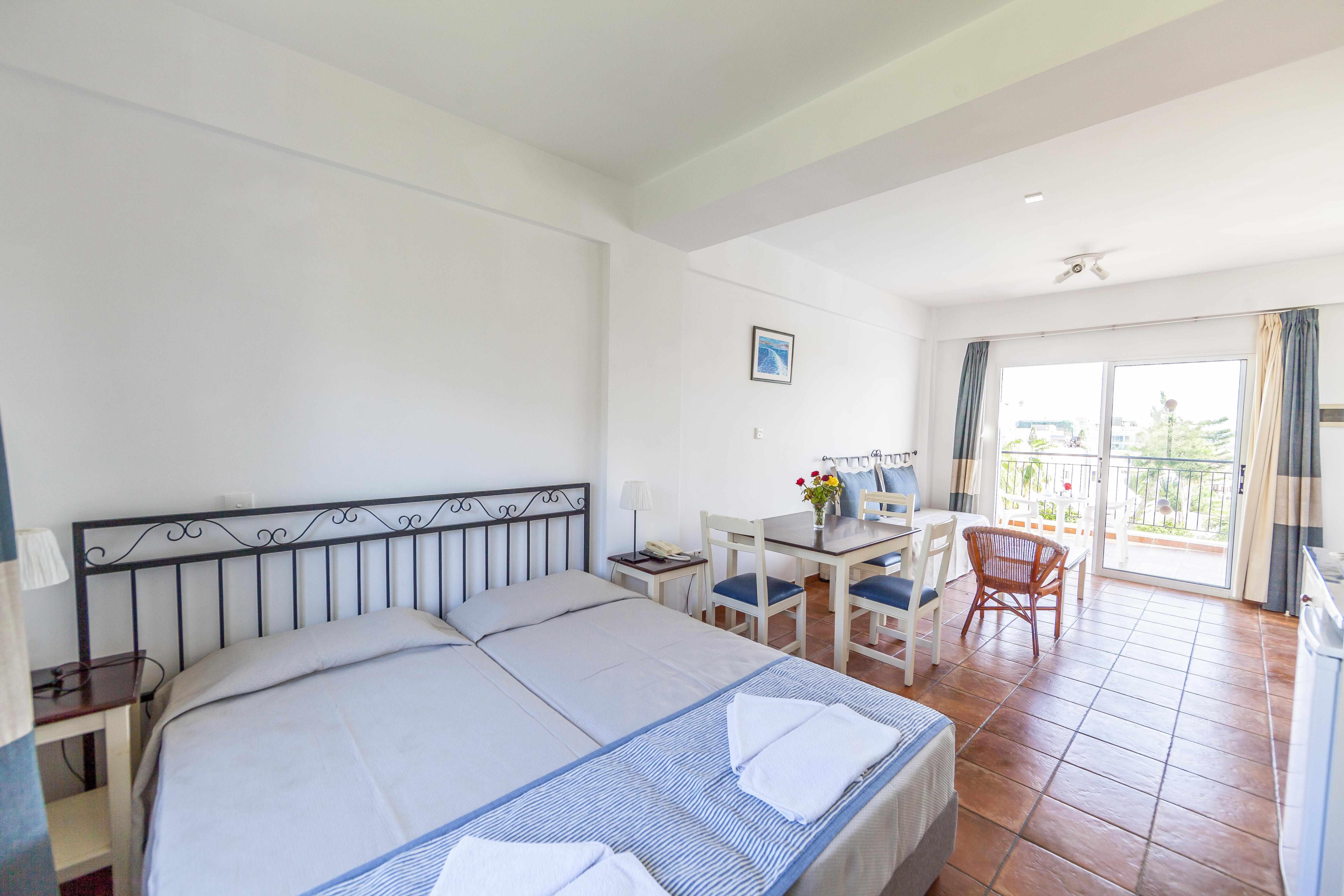 Andreotis Hotel Apts Протарас Экстерьер фото